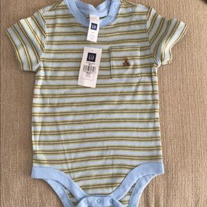 Baby Gap Boys short sleeve onesie.  Size 6-12 mo.